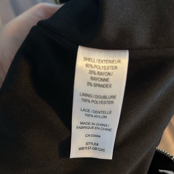 Cute dress with lace accents - Picture 4 of 4